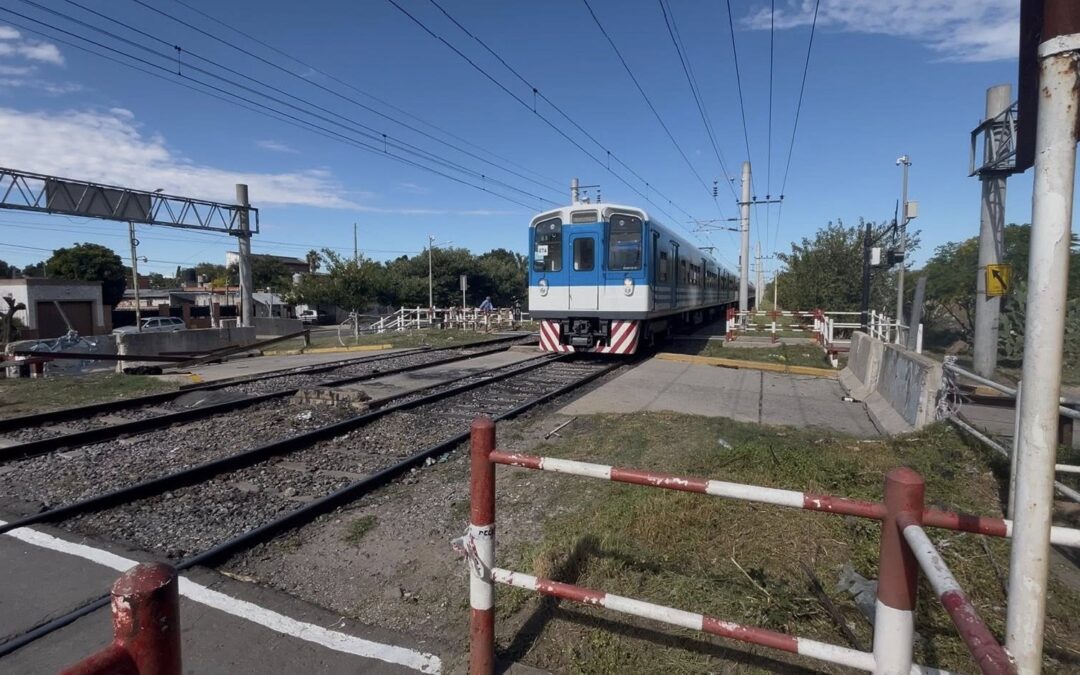Una tragedia que estaba escrita: El cierre del paso nivel de Santa Marta se cobró la vida de un adolescente de 17 años