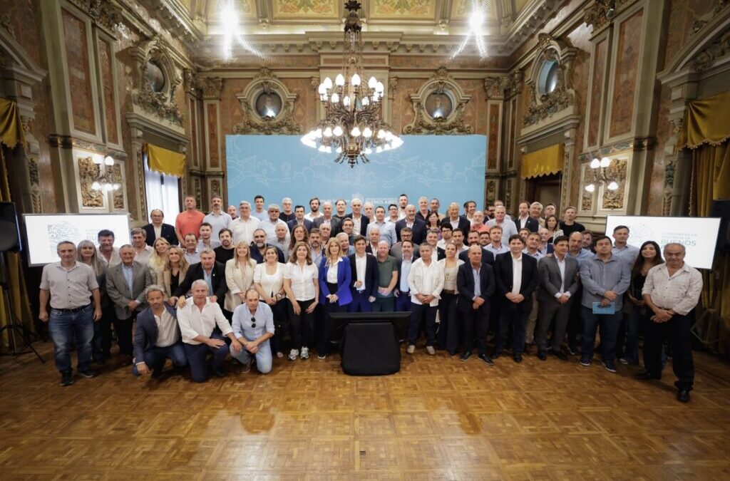 Axel Kicillof encendió sus alarmas ante varios intendentes por la situación fiscal de la provincia