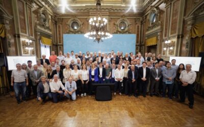 Axel Kicillof encendió sus alarmas ante varios intendentes por la situación fiscal de la provincia