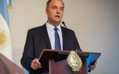 Denuncian a Adorni por presuntas irregularidades en contrataciones y la concesión de Tecnópolis