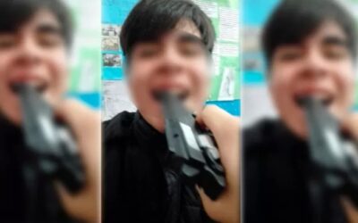 Florencio Varela: Alumno del Dr. Sallarés llevó un arma de plástico y se fotografió