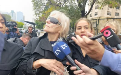 Las dos jubiladas que le prestaron dólares a Adorni declararon en Comodoro Py