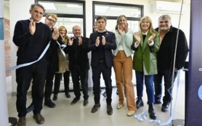 Kicillof cruzó la movida libertaria por las tasas  municipales e ironizó sobre los viajes de Adorni