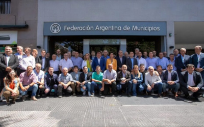 Intendentes vuelven a encabezar una marcha  a Capital Humano por los fondos adeudados