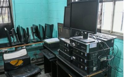 Nueva entrega de computadoras restauradas en una cárcel de Florencio Varela para cinco escuelas