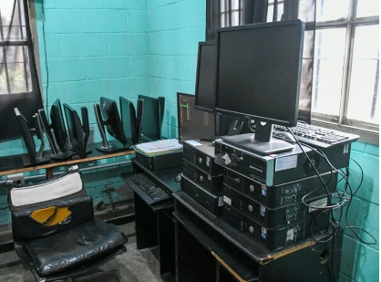 Nueva entrega de computadoras restauradas en una cárcel de Florencio Varela para cinco escuelas