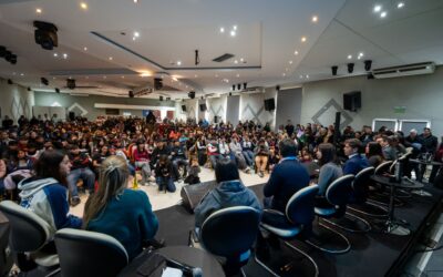 Watson, Kicillof y estudiantes varelenses  debatieron en Varela sobre salud mental