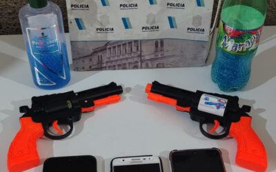 Dos estudiantes ingresaron con réplicas de armas de fuego a la Escuela Homero Manzi
