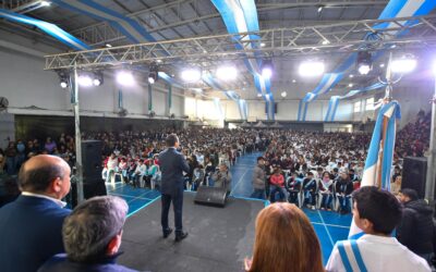 Alumnos varelenses prometieron fidelidad a la bandera argentina