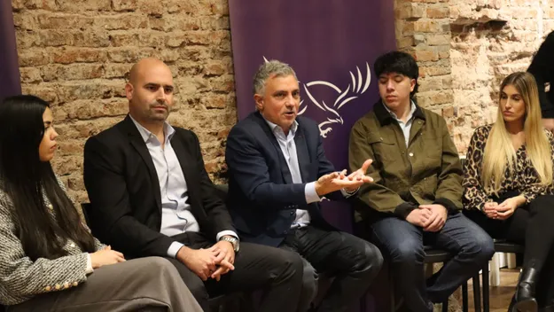 Fulbito para la tribuna: El proyecto de LLA de bajar a 18 años la edad mínima para ser concejal en la provincia es inviable