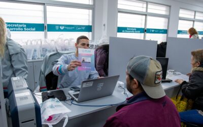 400 varelenses recibieron su carnet para viajar gratis en transporte público