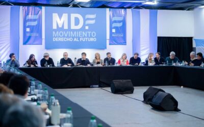 Kicillof reunió a la tropa para contener enojos y  dijo que no está dispuesto a compartir la lapicera