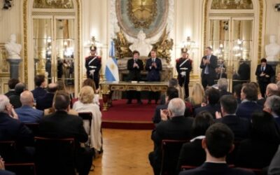 Santilli juró con apoyo de los gobernadores  y Milei le hizo un gesto de respaldo a Adorni