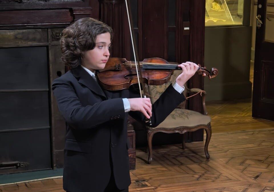 El violinista prodigio, Marcos Carreras, tocará como  solista invitado con la Orquesta Sinfónica Municipal