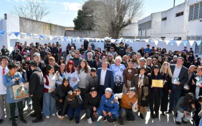 Por decisión democrática, la Secundaria Nº41 fue bautizada con el nombre «Osvaldo Bayer»