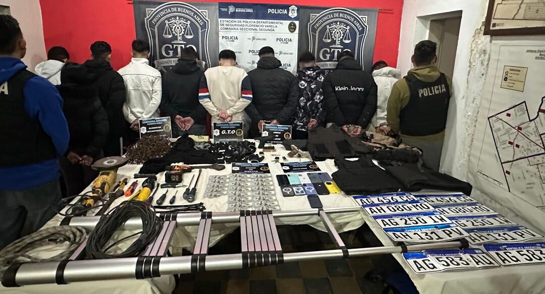 En San Eduardo, golpe a una banda de entraderas:  11 detenidos, dos armas y un verdadero kit delictivo