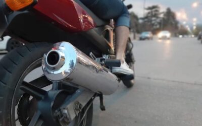 Senadores apuran una ley para prohibir  escapes libres en motos y automóviles